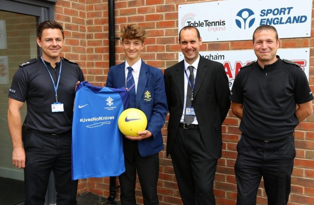 School football team in Gedling shows support for police #livesnotknives campaign