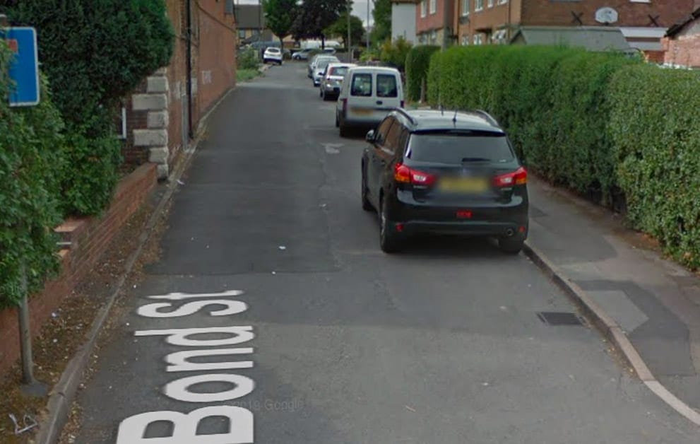 Police hunt three men after knifepoint robbery in Arnold