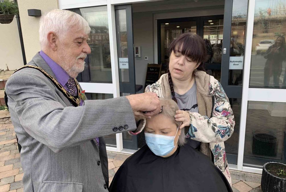 Stoke Bardolph care home boss braves the shave for Alzheimer’s charity