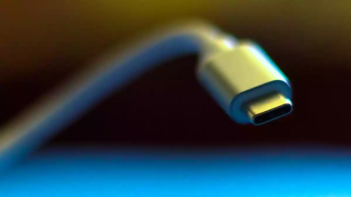 EU votes to force all phone companies to use same charger