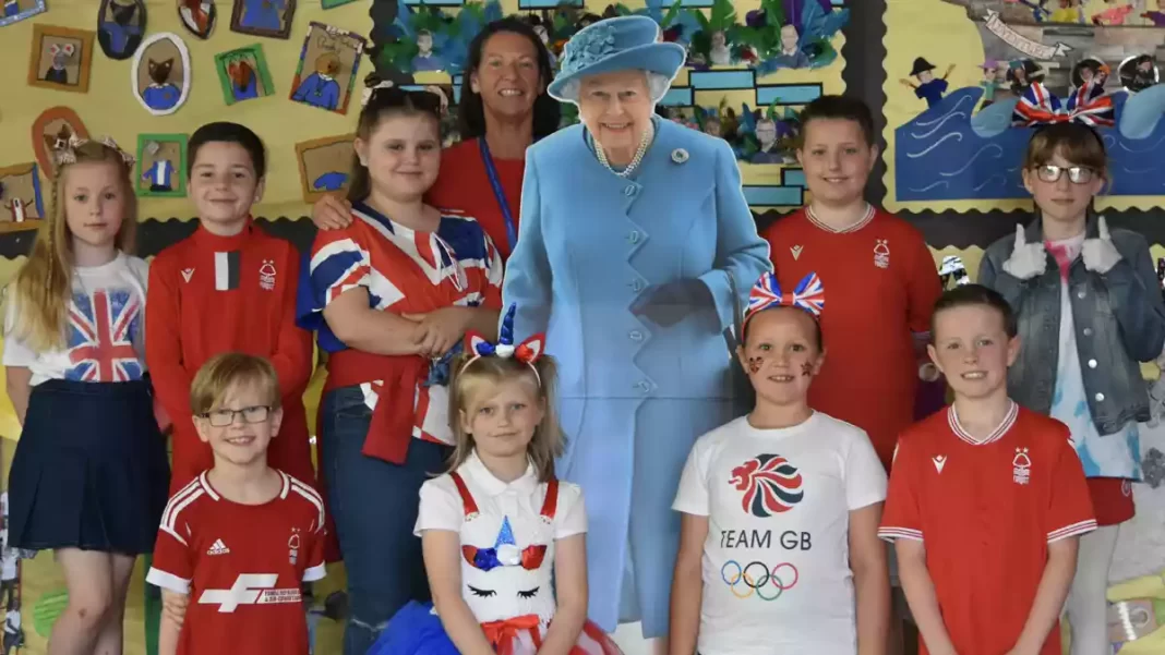 Killisick Junior School pupils celebrate Queen's Platinum Jubilee