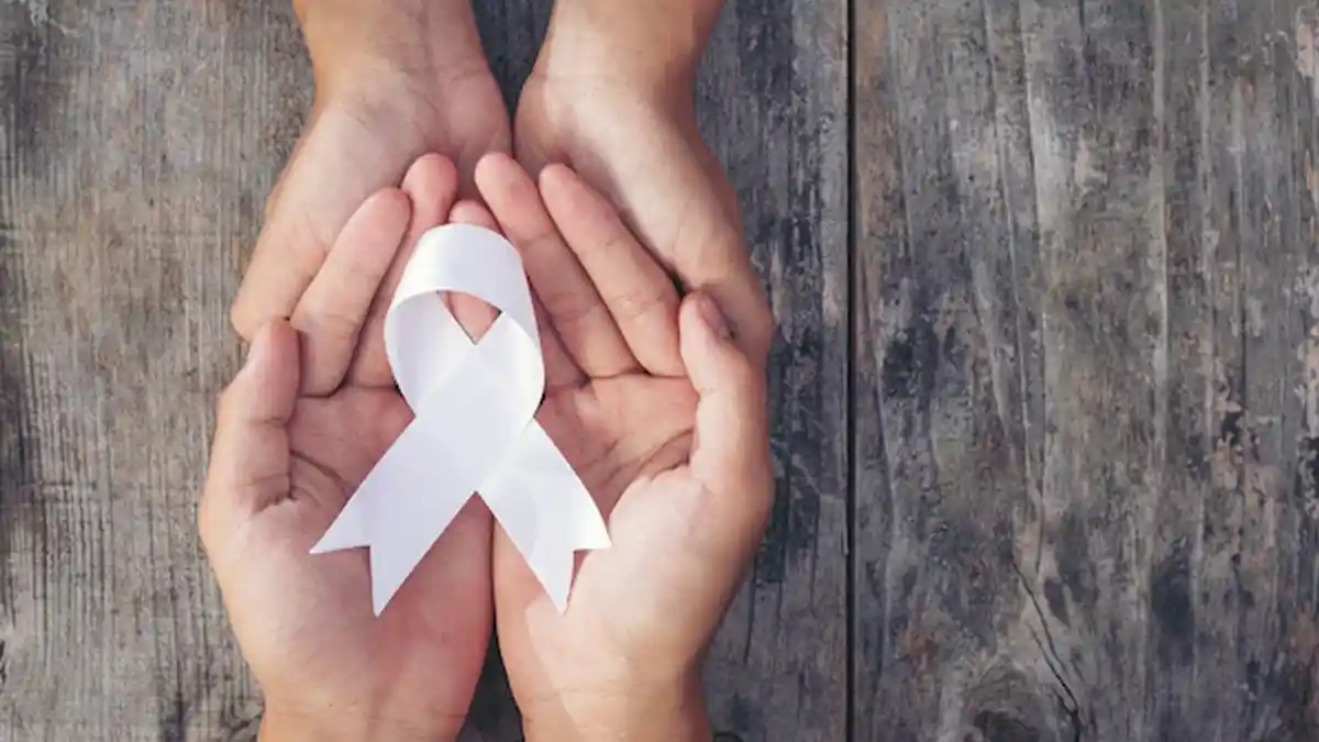 Gedling Borough Council and Carlton Town FC pledge commitment to help end violence against women and girls