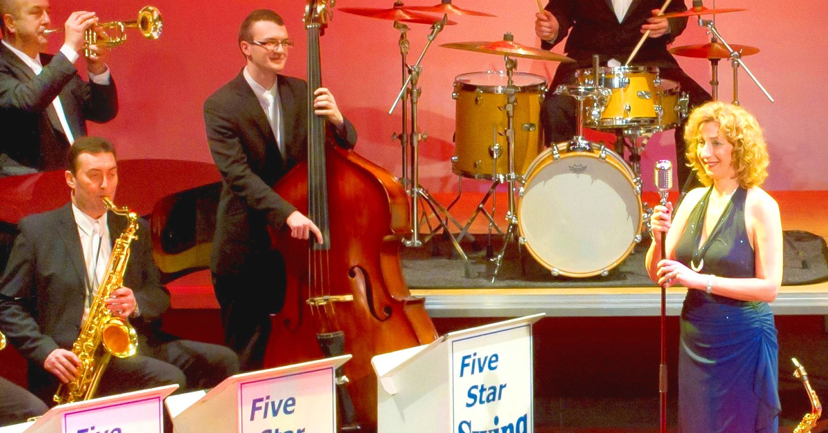Swing around to Arnold’s Bonnington Theatre this Christmas
